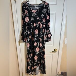 Wren & Ivory Black Floral Bell Sleeves Maternity Maxi Dress‎ Size M